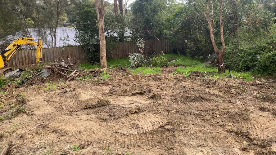 Family home in Montmorency, Melbourne before full front and backyard landscaping work by Land Sculpture